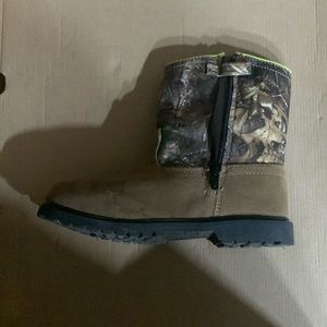 Brown camouflage boots for hunting and size5d